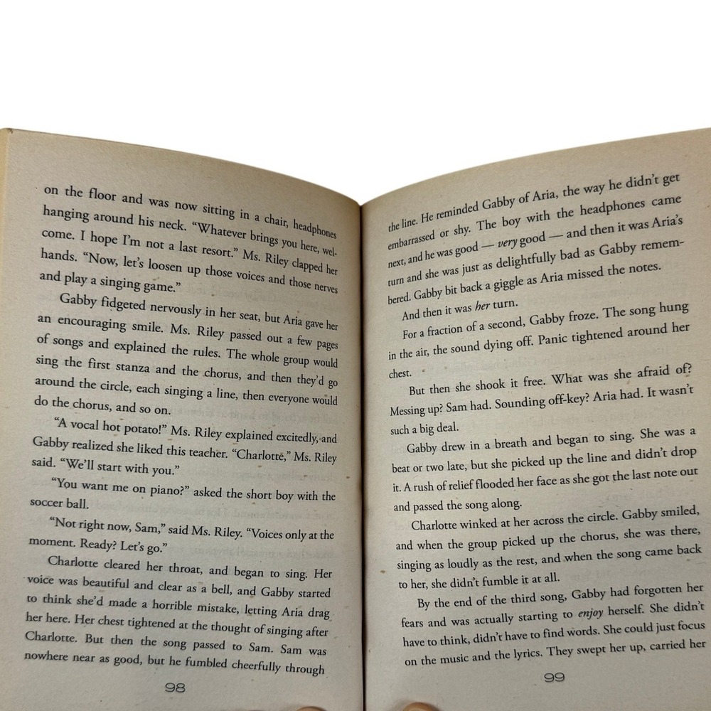 Everyday Angel New Beginnings Victoria Schwab Scholastic Book 1 Paperback 2014 - Picture 2 of 4